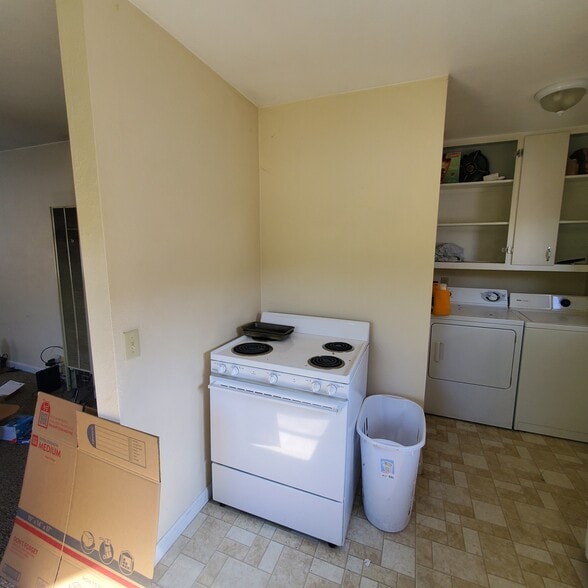 kitchen - 187 Ogle Ave