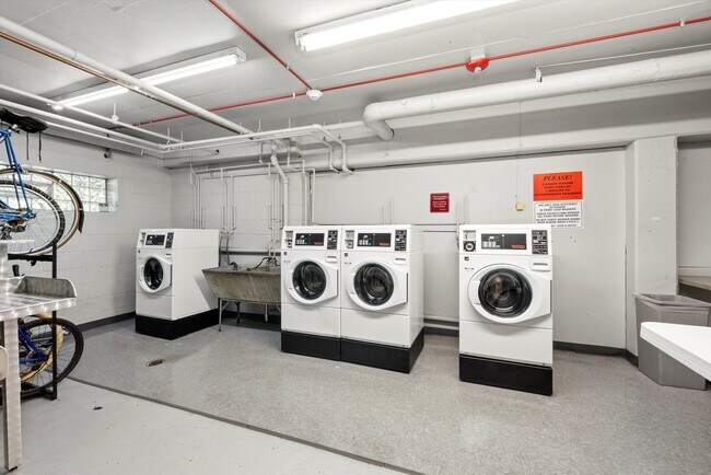 Building Photo - 333 S East Ave