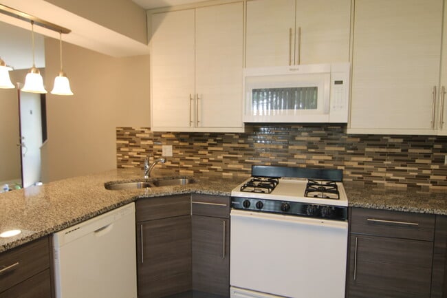 Building Photo - 700 Colby Ct