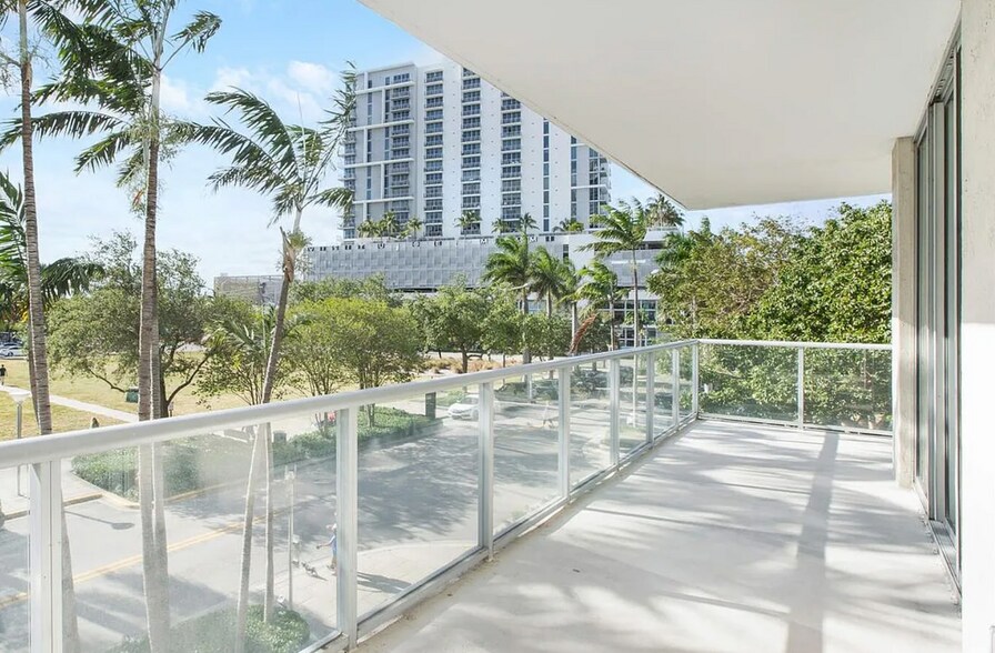 Building Photo - 3451 NE 1st Ave