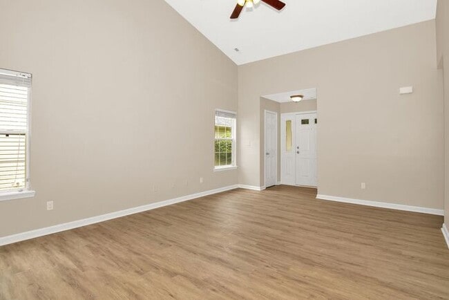 Building Photo - 5 Ashwood Cir