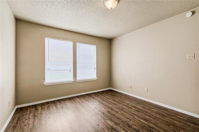 Building Photo - 1220 Orchard Park Cir