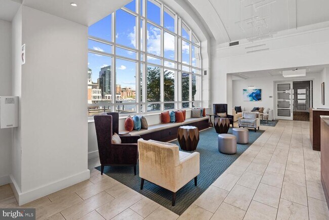 Building Photo - 100 Harborview Dr