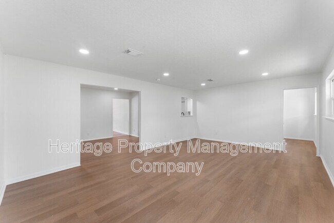 Building Photo - 4407 Bikini Dr