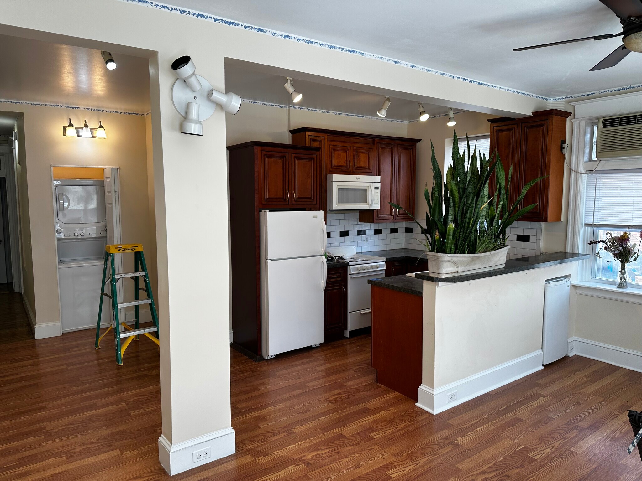 Building Photo - 1315 Park Rd NW