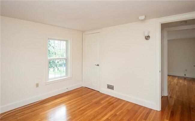 Building Photo - 184 N Fenner Ave