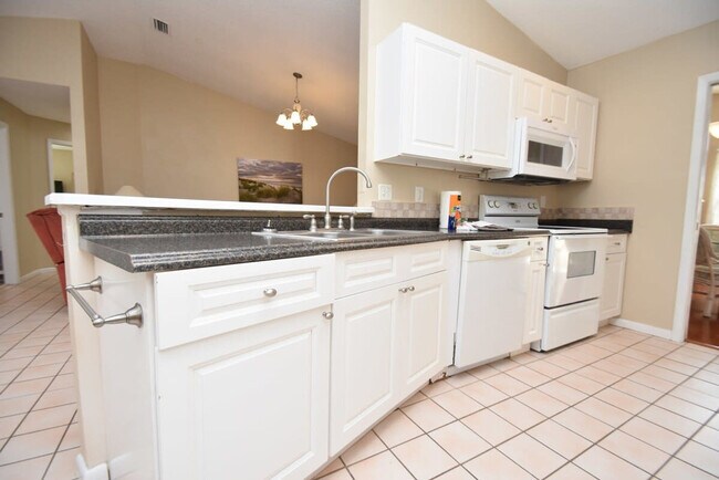 Building Photo - 60 Westover Ln