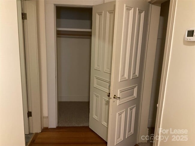 Building Photo - 409 N Main St