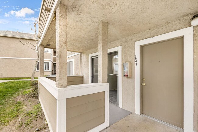 Building Photo - 904 Fairway Ave