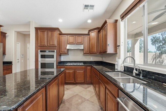 Building Photo - Spacious 3-Bedroom + Loft Home with Mounta...