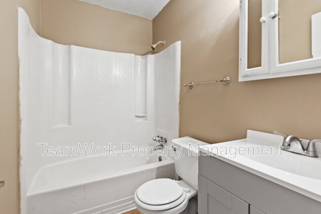 Building Photo - 260 Dorchester Manor Blvd