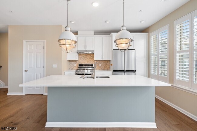 Building Photo - 49 Robeson St