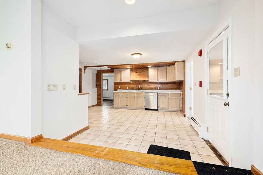 Building Photo - 122 Wood St