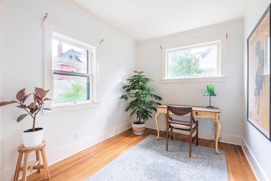 Building Photo - 1320 SE 28th Ave