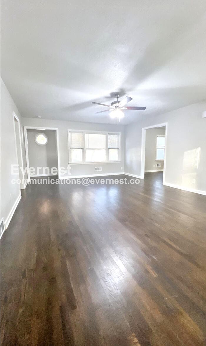 Building Photo - 9611 E 33rd St S