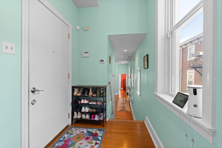 Building Photo - 1613 Green St