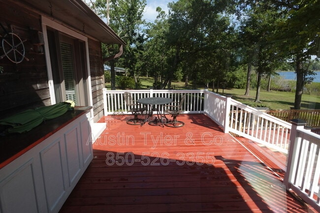 Building Photo - 444 Silver Lake N