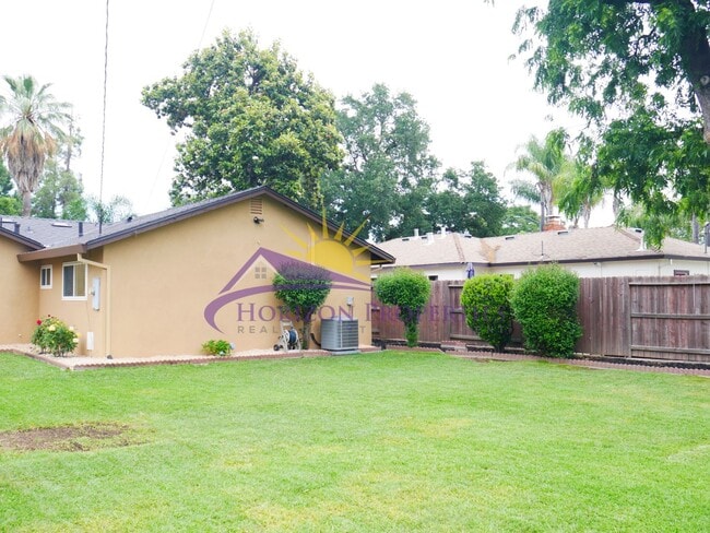 Building Photo - 1405 Lisbon Ave