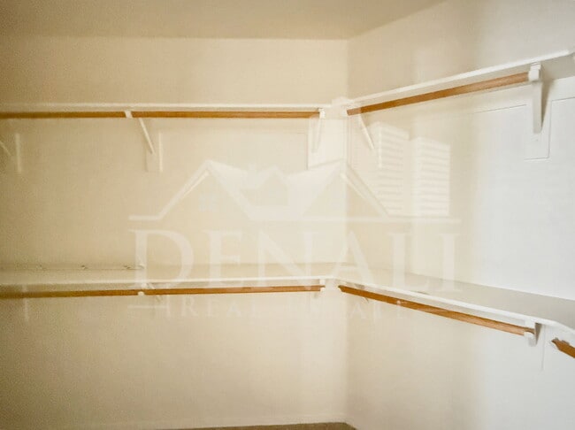 Building Photo - 4330 E Cottonwood Ln