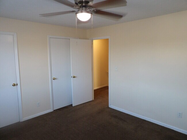 Building Photo - 65 Ashwood Ct