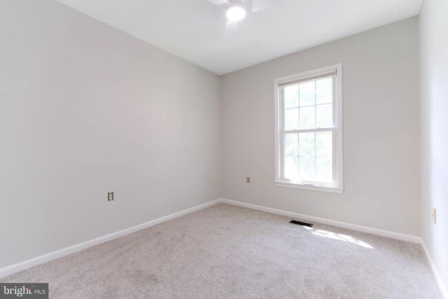 Building Photo - 21136 Winding Brook Square