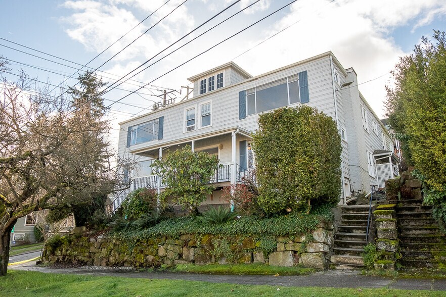 Unit 3 is the entire Right Upper Floor from front to back facing the Ship Canal and Lake Union - 115 Florentia St