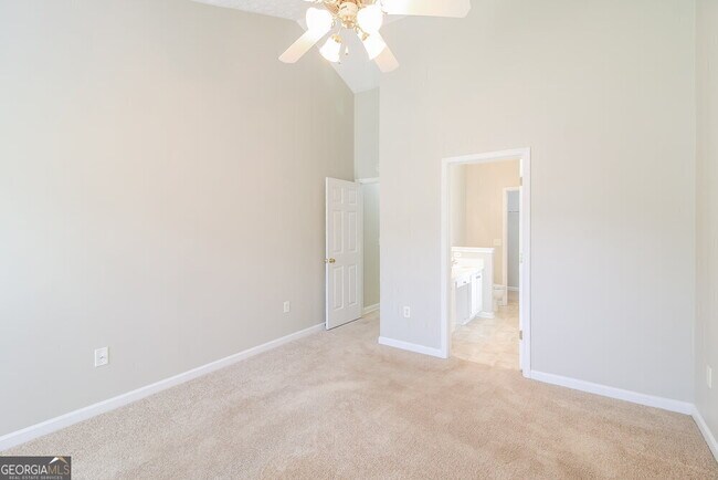 Building Photo - 180 Lake Cove Approach