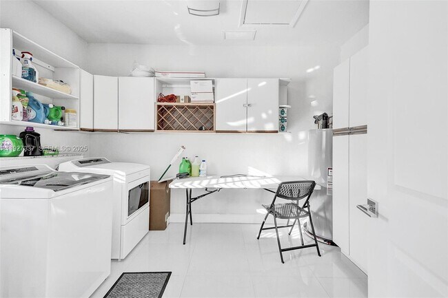 Building Photo - 1102 Meadow Lark Ave