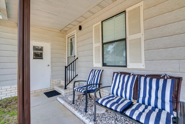 Building Photo - 1224 Dustin Dr