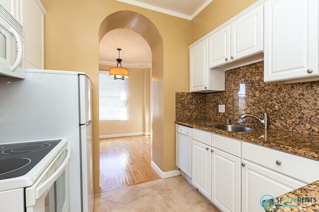 Building Photo - Russian Hill: Remodeled 3rd Floor Art Deco...