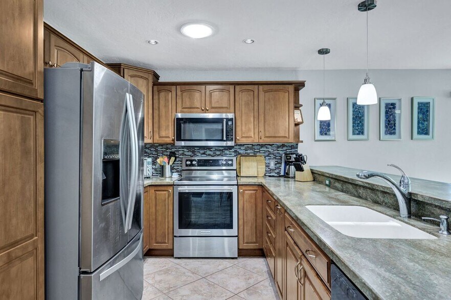 Building Photo - 79 3rd St