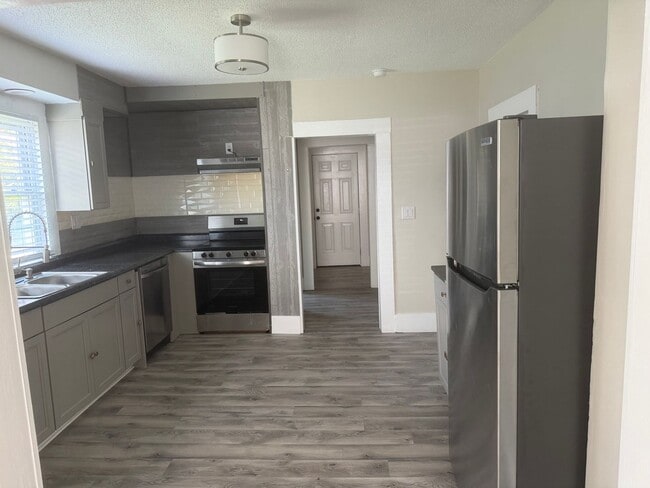 Building Photo - 2 Bedrooms / 1 Bath Home - Johnson City TN