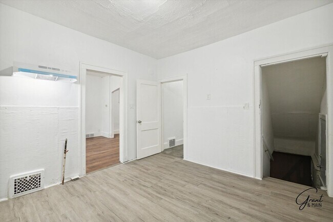 Building Photo - $1200/month bungalow