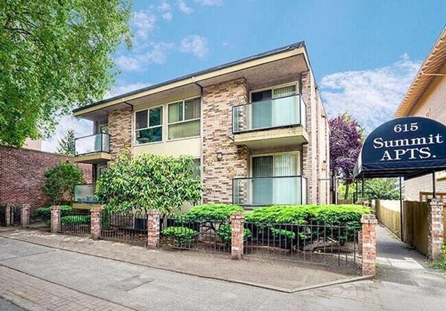 Building Photo - 615 Summit Apartments