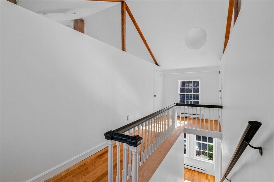 Building Photo - 15 Lynde St