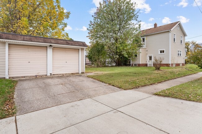 Building Photo - 1001 Woodsdale Ave