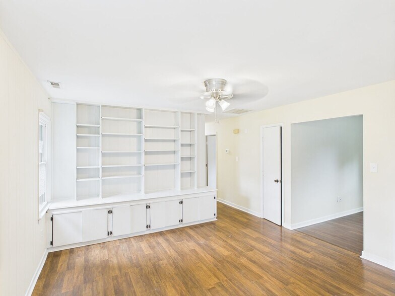 Building Photo - 6219 Dorius Dr