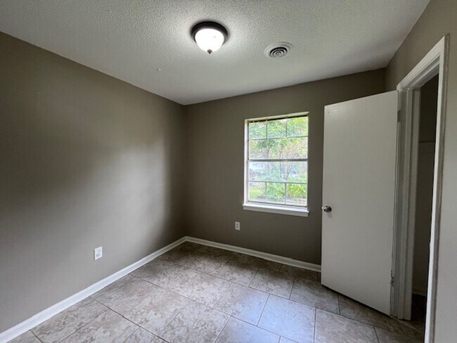 Building Photo - Renovated 3 Bedroom 1.5 Bath Home for Rent!!