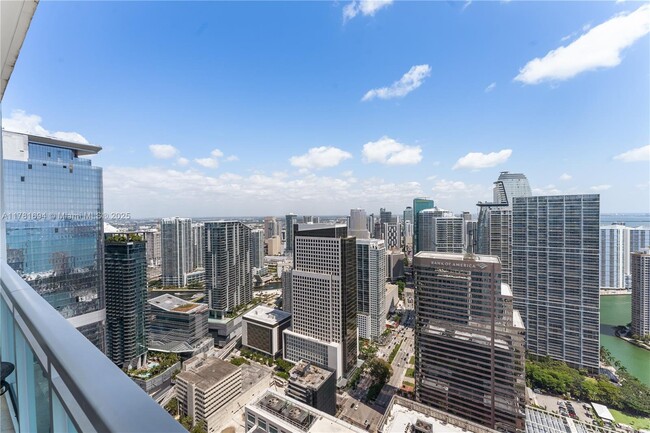 Building Photo - 950 Brickell Bay Dr