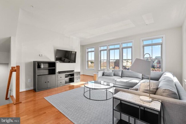 Building Photo - 9134 Kenway Ln