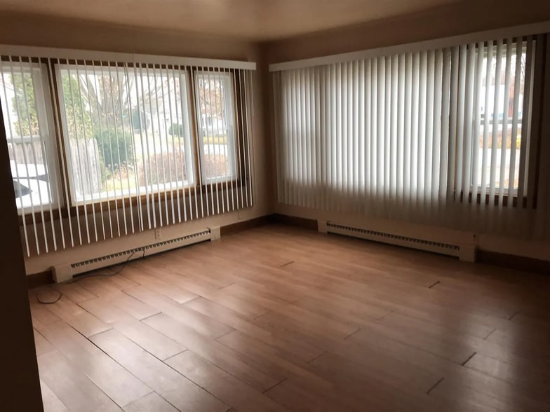 Building Photo - 209 N G St