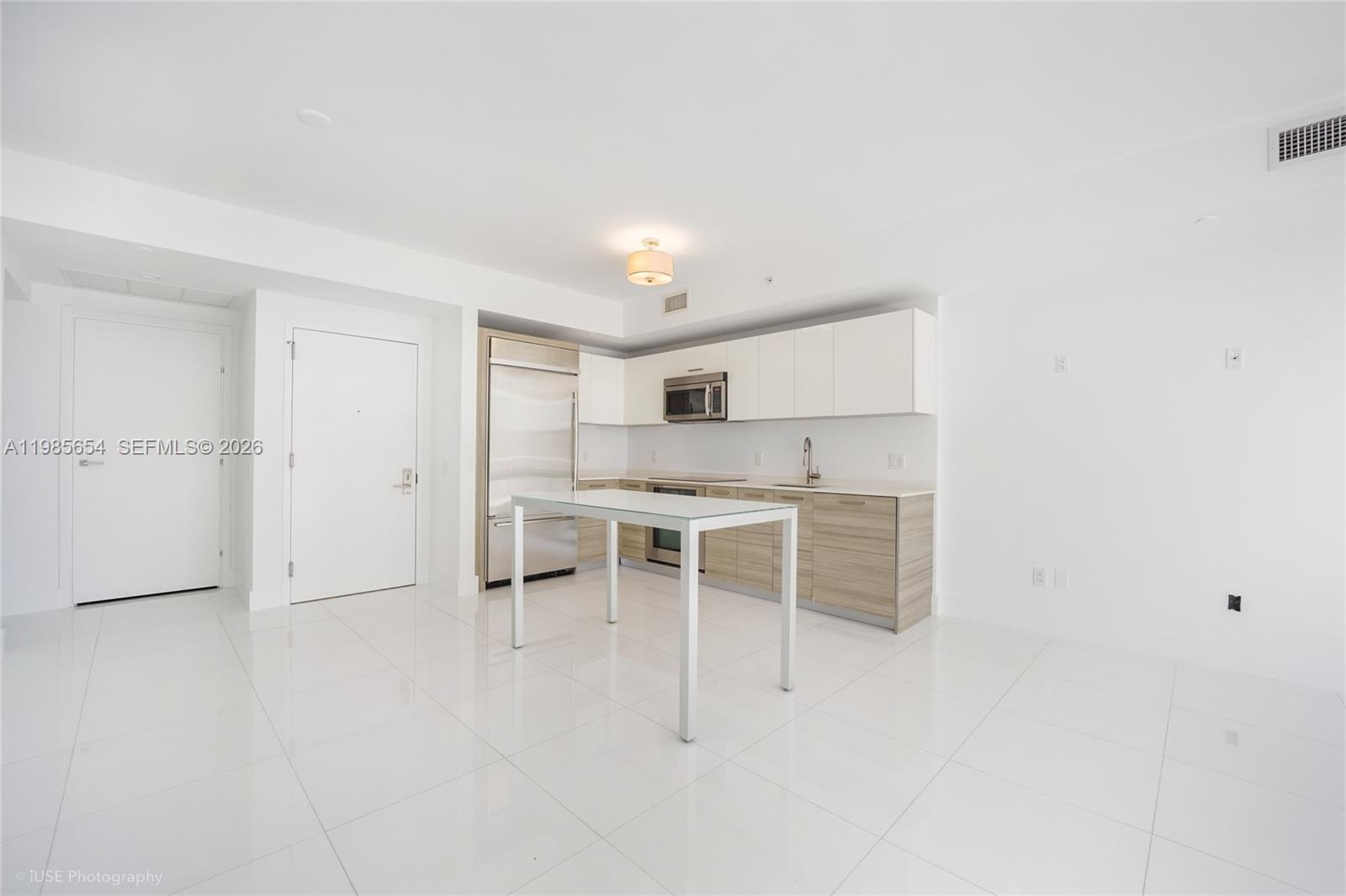 Building Photo - 1300 Brickell Bay Dr