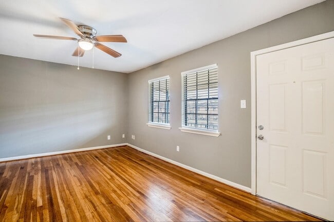 Building Photo - 4814 Delano St