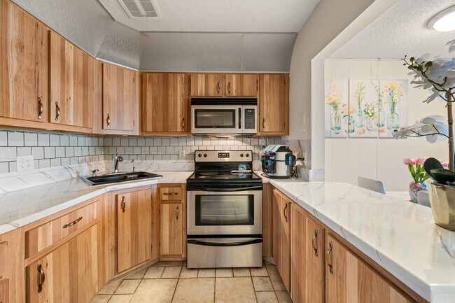 Building Photo - 112 Lake Pine Cir