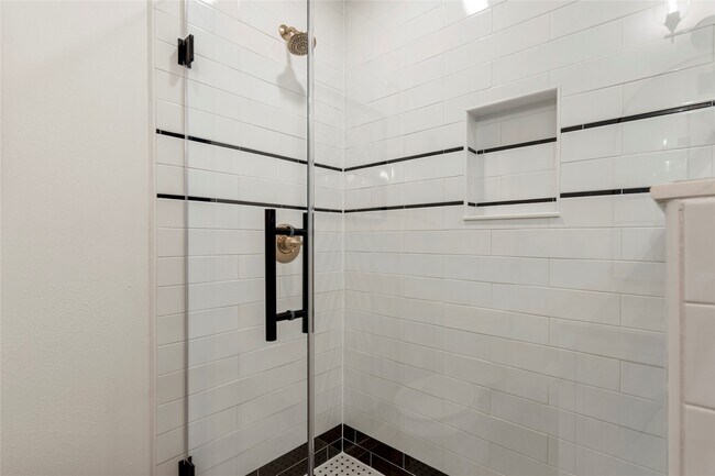 Building Photo - 1815 Saxony Ln