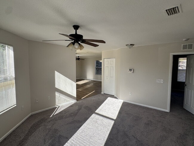 Building Photo - "Spacious 4-Bedroom Home with 2 Full Baths...