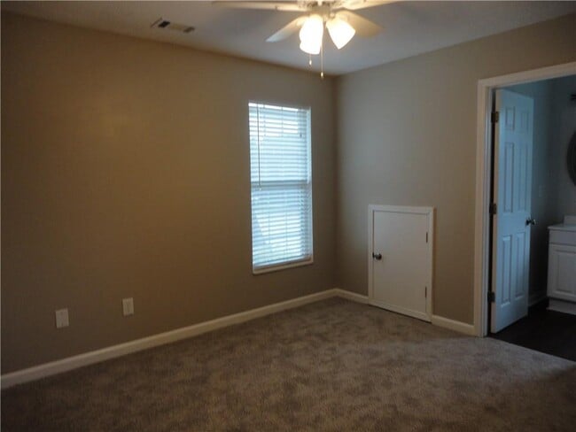 Building Photo - 1715 Crestwell Ln SW