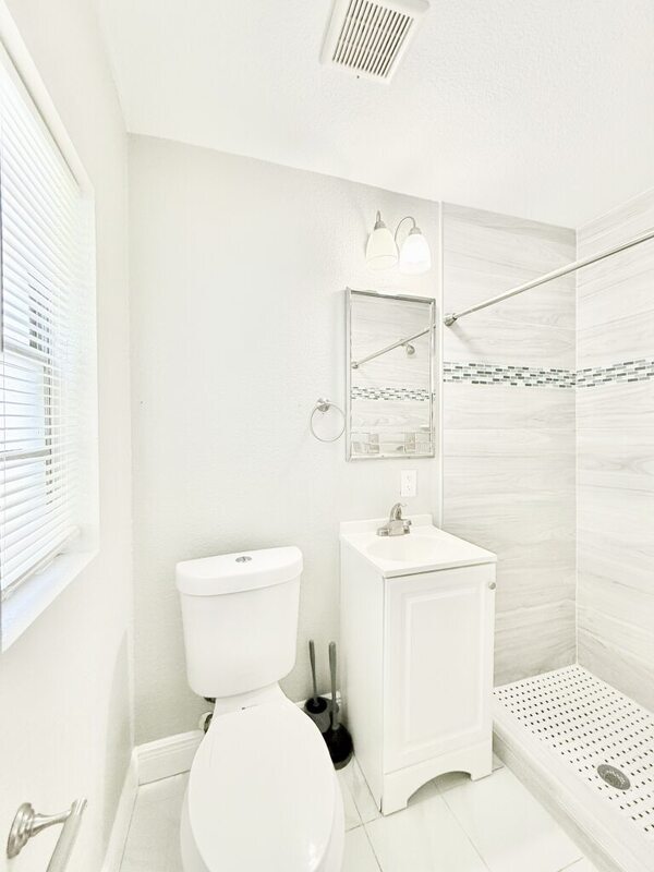 Building Photo - 3308 N Avon Ave