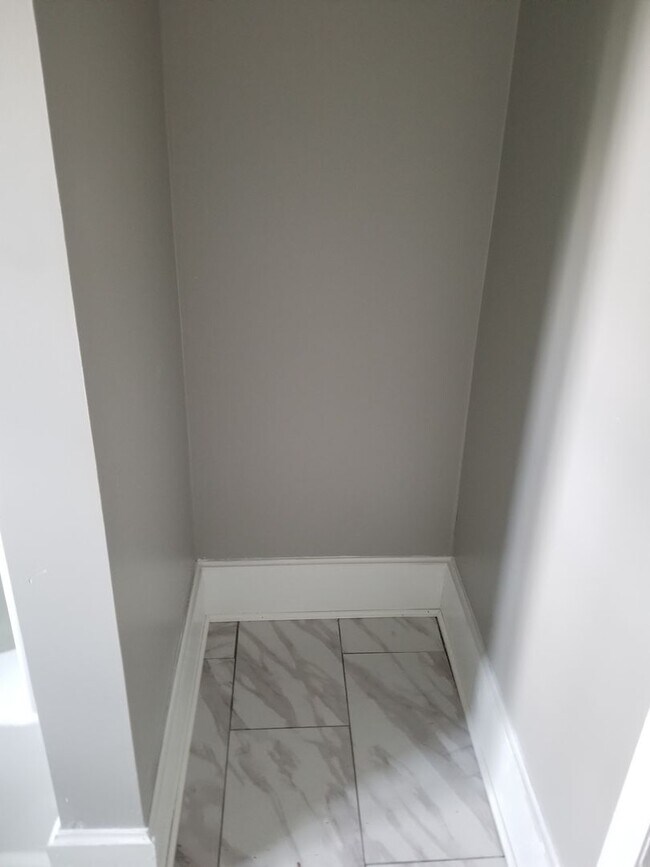 Building Photo - Cozy Home