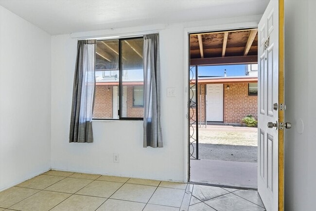 Building Photo - 1638 N Beverly Ave